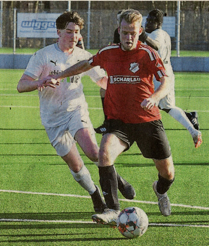 Nach der Niederlage bei SpVgg Vreden II soll für Noah Eggemann (rechts) und die Westfalia morgen wieder ein Sieg her.    Foto: fw