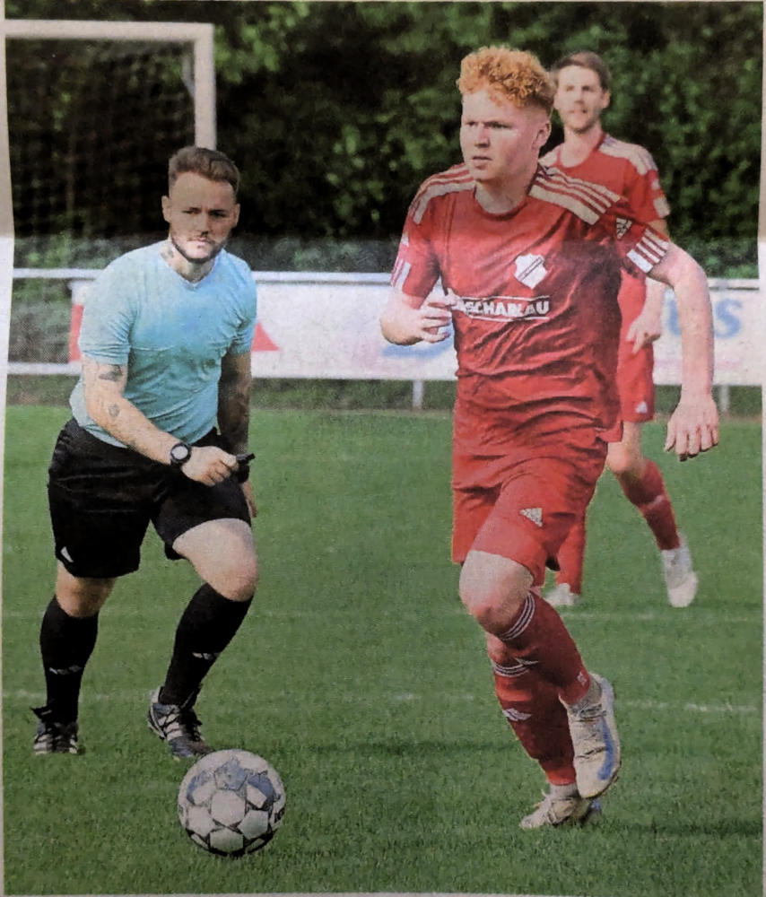 Alles eng in der Bezirksliga Tabelle: Niklas Boll und Westfalia Osterwick müssen Punkte einsammeln.    Foto: fw