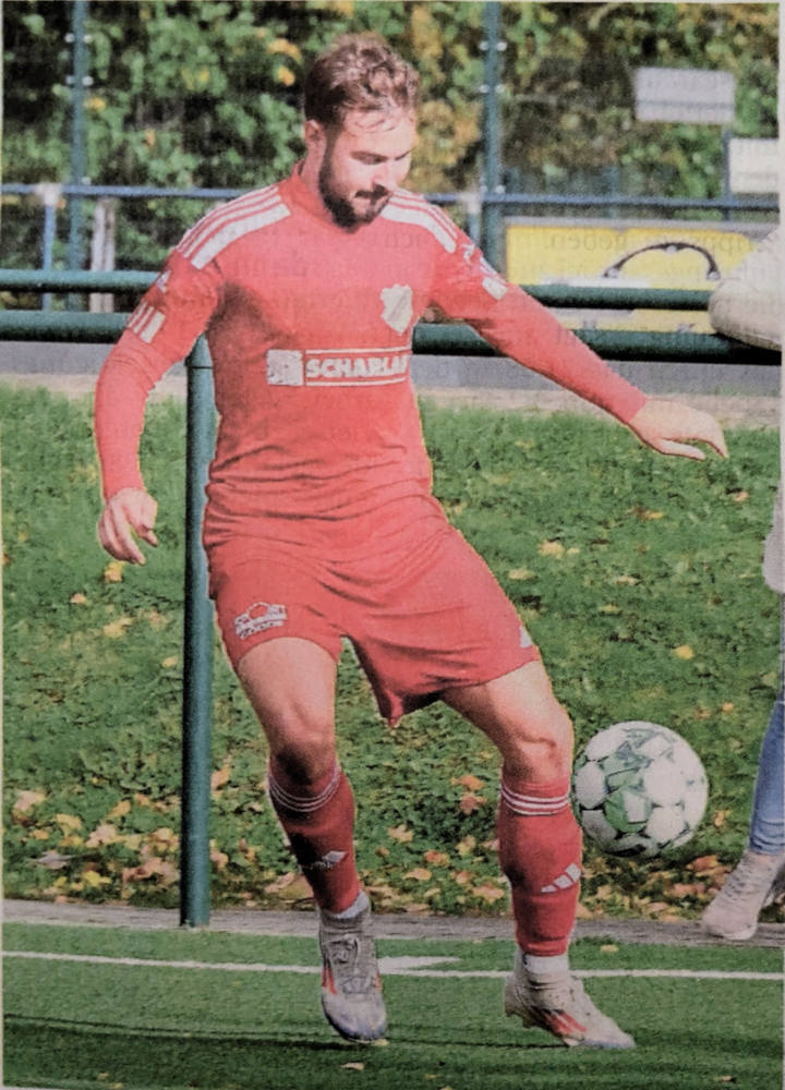 Die Luft wird dünner: Sebastian Popinski und Westfalia Osterwick sollten gegen SuS Stadtlohn punkten.    Foto: fw