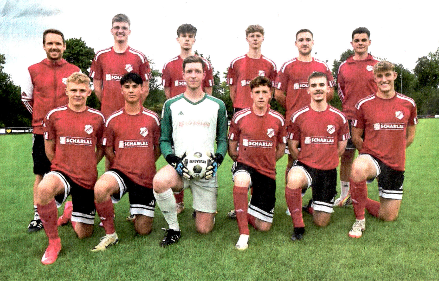 Jede Menge Neulinge im Kader von Westfalia Osterwick: (oben von links).) Trainer Carsten Schlamann, Maik Baumeister, Henry Klein, Jannik Hagen, Patrick Popinski, Trainer Timo Grabowsky; unten von links: Lasse Wilkes, Jannis Krella, Bent Schulte, Lucas Rix, Johannes Werschmöller und Johannes Mussinghoff