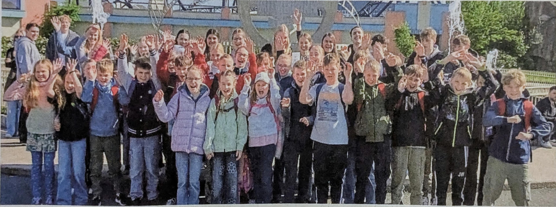 Hatten sichtlich Spaß im Movie Park: Knapp 50eineglieder der Vereinsjugend von Westfalia Osterwick traten den Weg nach Bottrop an.